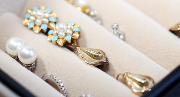 Jewelry Hacks: How to Safely Store Your Earrings? - Keep them Organized!