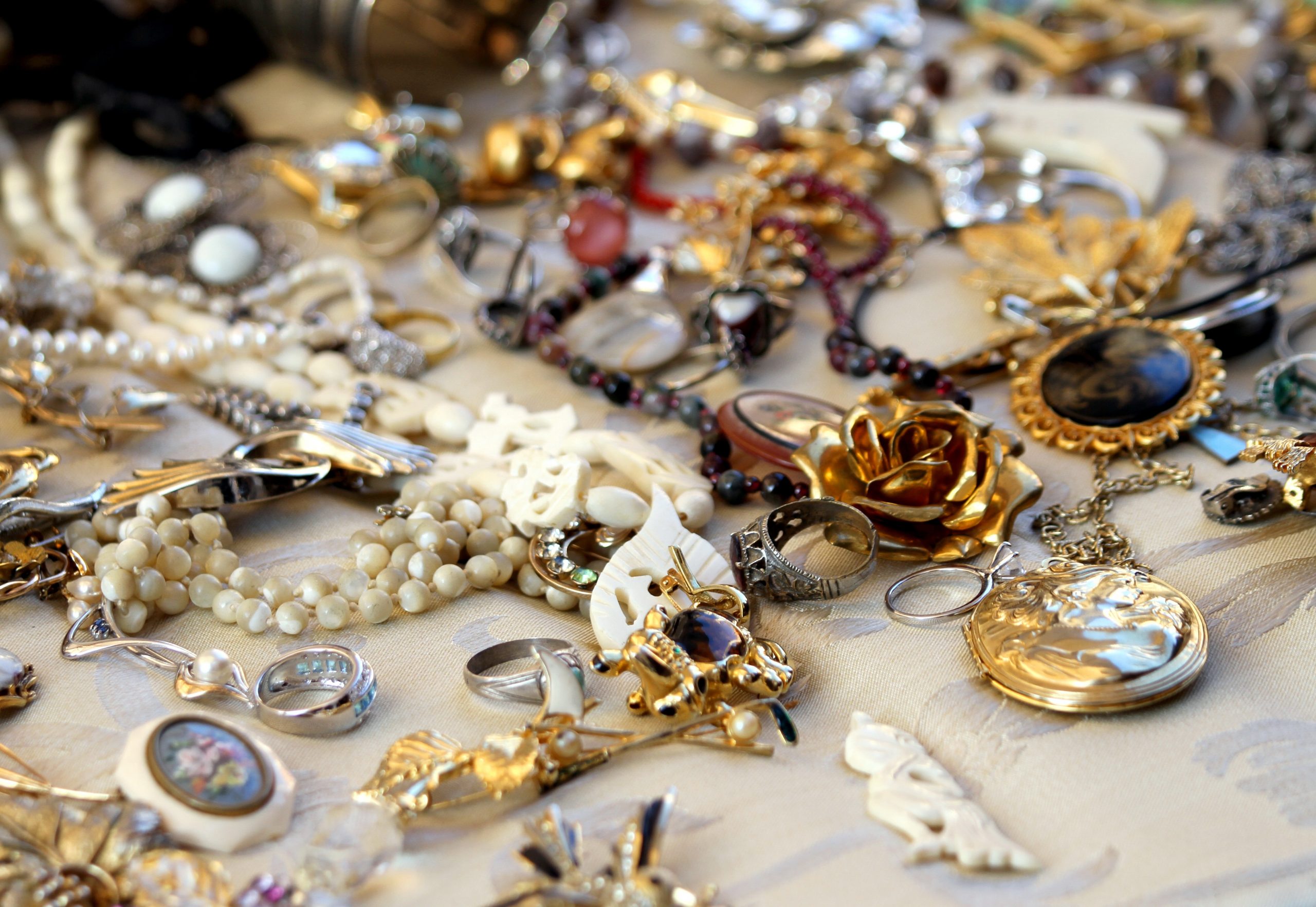 Jewelry Hacks: How to Safely Store Your Jewelry? - Keep them Organized!